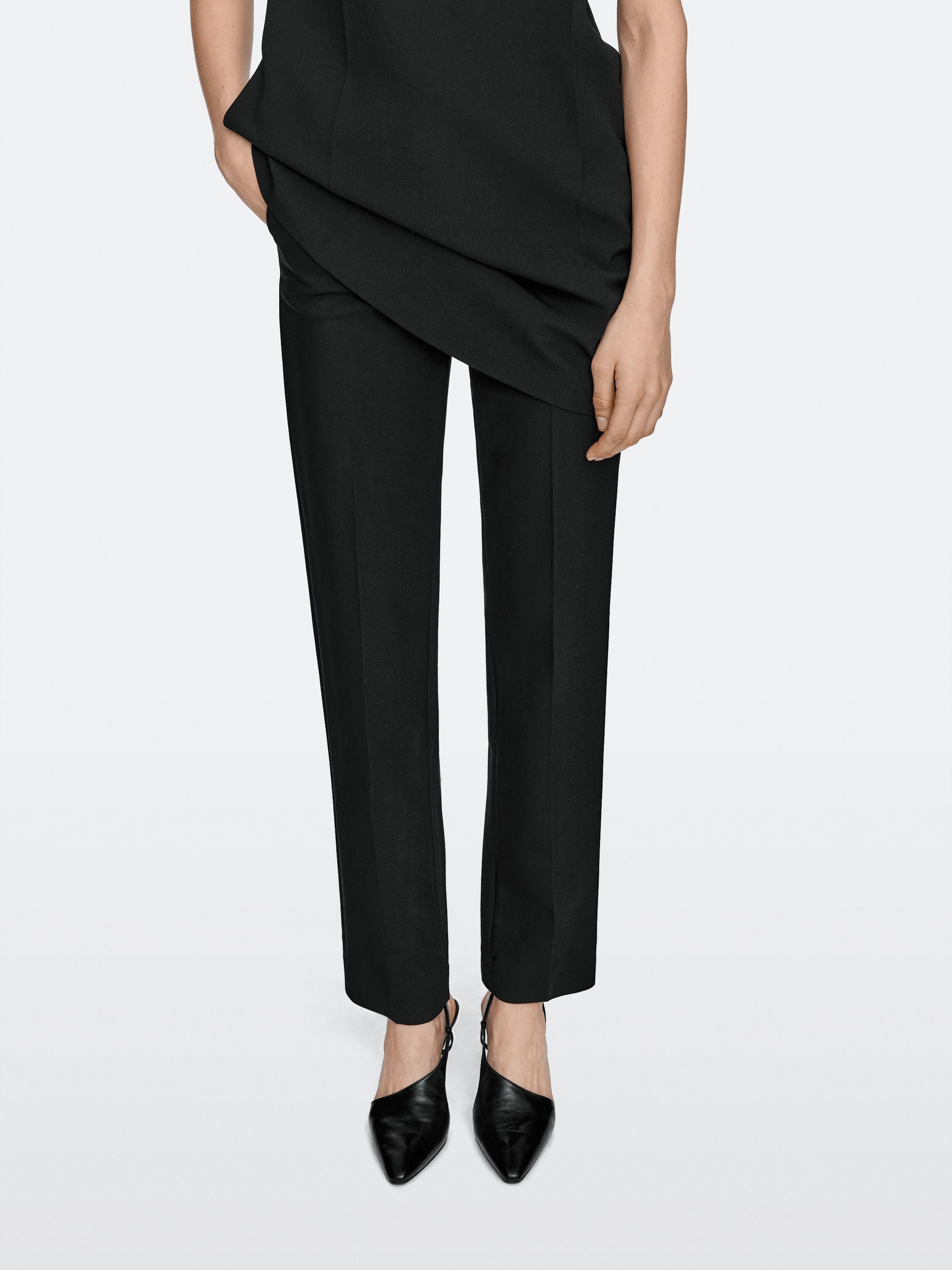 Asymmetric high-heel shoes